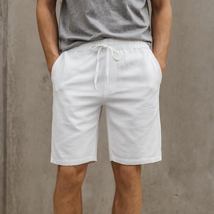 Shorts décontractés pour hommes, conçus pour un port confortable lors des tâches quotidiennes et des sorties sociales - Product Image 1