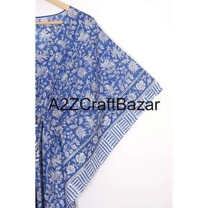 Kaftán Corto Hecho a Mano en India con Estampado Floral, Ecológico, Lavable, Ropa de Dormir Natural, Kimono, Vestido, Cubrebaño Corto para la Playa - Product Image 4