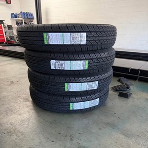 Neumáticos de Alto Rendimiento 225/75/15 con Tracción Mejorada, Manejo Responsivo y Construcción Duradera para un Viaje Seguro por Carretera - Product Image 1