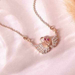 Collar con colgante de cisne en oro rosa con cristales de imitación y ojos de gemas rosas, diseño romántico de animal para mujer, uso diario - Product Image 2