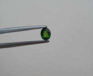 Diopsido cromado verde ovalado facetado suelto de 5x4mm - Product Image 5