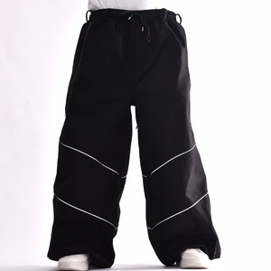 Venta al por mayor de pantalones de snowboard de esquí casuales personalizados transpirable impermeable invierno bolsillos con cremallera estilo holgado para los hombres Unisex a prueba de viento - Product Image 1