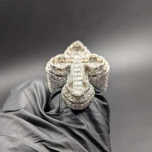 Anillo de Moissanita con Bisel Chapado en Oro de Plata de Ley de Lujo, Joyería Fina de Diseño Atemporal para Compromiso Nupcial para Mujeres y Hombres - Product Image 1