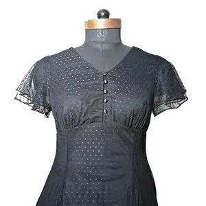 Robe midi élégante noire à pois en maille transparente avec col en V, manches courtes volantées et taille haute pour femme – Vêtement décontracté en gros - Product Image 6