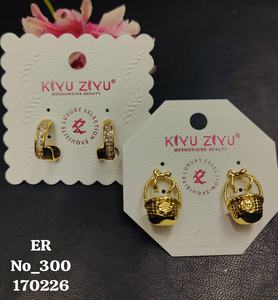 Ensemble de boucles d'oreilles tendance en alliage d'acier inoxydable plaqué or de luxe avec imitation perle pour femmes - Product Image 1