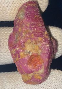 พลอยทับทิมดิบธรรมชาติ 162.20 กะรัต จากเคนยา เหมืองเฟโมส จอห์น โซล - Product Image 3