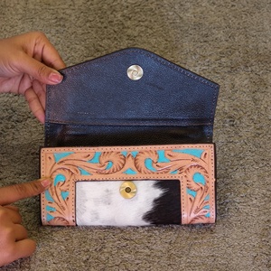 Nueva Cartera de Piel Vacuna con Diseño Floral Occidental, Anti-Robo, con Correa para la Muñeca, Tallada a Mano, con Cierre de Cremallera, Multiusos - Product Image 3