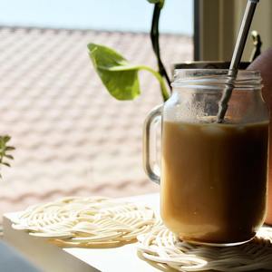 Posavasos de ratán con forma de flor, protector de mesa tejido a mano, ideal para tazas, vasos y uso doméstico elegante y ecológico. - Product Image 3