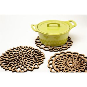Sous-plat en bois écologique découpé au laser motif Mandala, résistant à la chaleur, rond, pour table - Product Image 1