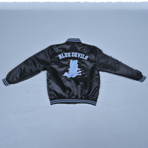 Chaqueta Varsity de Satén Vintage para Hombre, Personalizada con Letras, Corte Ajustado, Botones de Cuerno, Premium y de Alta Calidad OEM - Product Image 4
