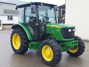 Oferta Especial: Tractor Agrícola John Deere 5050E de 50HP, 4WD, Diésel, Maquinaria Agrícola para Arar, Labrar y Transportar, con el Mejor Descuento - Product Image 3