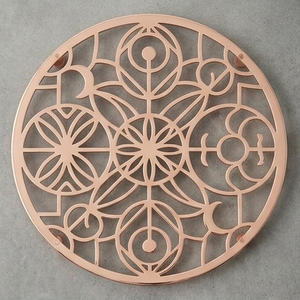 Posavasos Redondo de Metal Dorado Rosa con Diseño Floral, Resistente al Calor, para Decoración de Mesa de Cocina o Comedor - Product Image 1