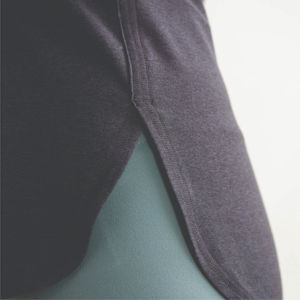 เสื้อยืดแขนยาวผ้าแคนวาสเนื้อนุ่มสำหรับผู้หญิง คุณภาพสูง ออกแบบมาเพื่อความสบายในทุกๆ วัน ระบายอากาศได้ดี ทรงหลวมพอดีตัว เหมาะสำหรับใส่ลำลอง - Product Image 6