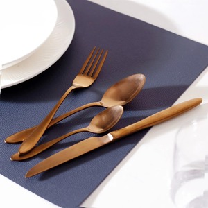 Ensemble de couverts de luxe en métal pour la cuisine, cuillère et fourchette de service, conçu pour des repas haut de gamme - Product Image 3