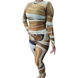 Conjunto Deportivo de Compresión para Mujer con Estampado de Mármol Sublimado Personalizado, Top de Manga Larga y Leggings, Fabricante de Ropa Deportiva - Product Image 3