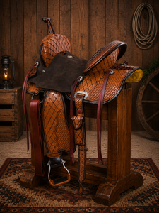 Selle de cheval en cuir occidental artisanale de qualité supérieure |   Selle de dressage en cuir de vache véritable avec arceau en bois et quincaillerie nickelée - Product Image 5