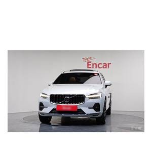 Volvo XC60 B5 Ultimate 2023 con Cámara Trasera, Asientos de Cuero, Caja de Cambios Automática, Brillante, 35,497 km - Product Image 3