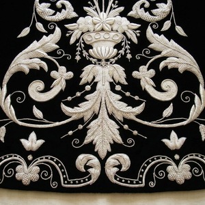 Robe élégante en velours noir avec broderie florale blanche, style vintage, coupe trapèze, mini, manches longues, pour adulte, tenue d'hiver - Product Image 3