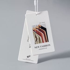 Étiquette volante en carton épais personnalisée avec logo de luxe pour vêtements, t-shirts et articles de mode, en papier recyclé - Product Image 2