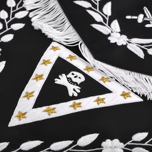 Delantal de los Caballeros Templarios Triangular de Terciopelo Negro con Bordado a Mano y Borlas Plateadas, Delantales Masónicos Profesionales Personalizados - Product Image 6