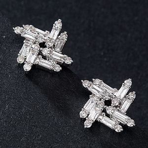 Boucles d'oreilles glamour serties de diamants de laboratoire, taille brillant rond, plaqué or 18 carats, certifiées IGI, style luxueux unisexe - Product Image 3