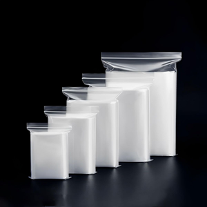Sacs en plastique transparents à fermeture éclair pour l'emballage d'échantillons, de petits articles et de produits promotionnels, avec logo personnalisé - Product Image 1