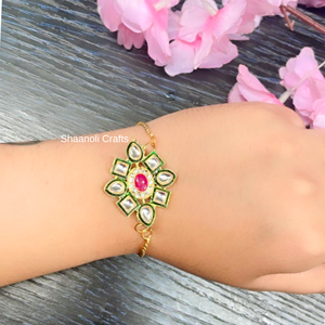 Bracelet Kundan indien traditionnel en laiton avec cristaux et pierres de rubis rouges, bijoux de mariage ajustables - Product Image 6