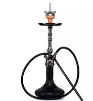 Chicha élégante en métal pour la décoration de salon, au design traditionnel et à la beauté intemporelle d'inspiration antique