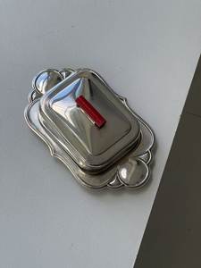 Beurrier en acier inoxydable avec couvercle, design classique rectangulaire, utilisation en cuisine, plateau à beurre en métal poli, style minimaliste - Product Image 5