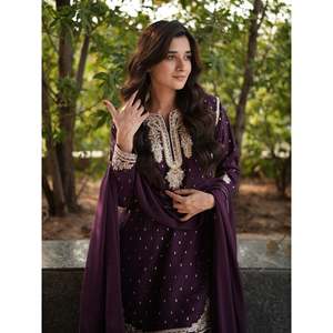 Ensemble de costume de soirée en mousseline de soie à taille haute avec broderie et travail de paillettes - Product Image 5