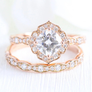 แหวนแต่งงานเพชรทรงกลมแบบ Halo สีโรสโกลด์ - Product Image 1