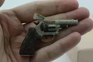 Pendentif pistolet Hip Hop en argent 925, serti de moissanite VVS, bijou de mode bling pour homme - Product Image 6