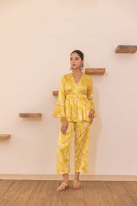Conjunto Casual de Verano para Mujer: Blusa de Manga Larga con Estampado de Hojas Amarillas y Pantalones a Juego, Corte Holgado, Cuello en V, Cintura Imperio - Product Image 4