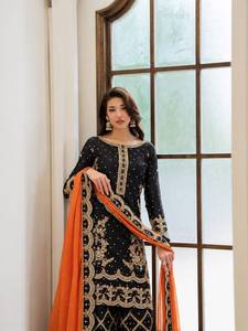 Conjunto de diseñador Zari con bordado de lentejuelas y lentejuelas de hilo Chinon, top con pantalón Plazzo y dupatta, completamente cosido y listo para usar. - Product Image 2