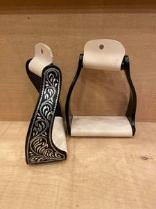 Étriers d'équitation en aluminium torsadé et angulaire, gravés, 50x20x40cm, Euro Cavall Industries - Product Image 3