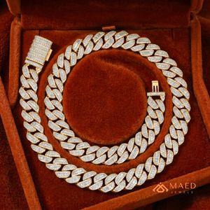 กำไลข้อมือคิวบันลิงค์ ชุบทอง 18K ประดับโมอิสซาไนต์ ดีไซน์แบบลิงค์  งานออกแบบพิเศษ เครื่องประดับคุณภาพสูงสำหรับผู้หญิง ของขวัญแฟชั่นสุดหรู - Product Image 4