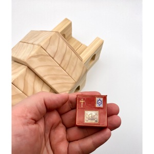 Modèle de jouet d'église en bois de haute qualité avec croix sculptées pour enfants, type sur pied - Product Image 2