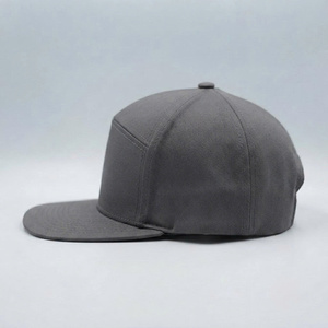 Gorra Trucker Personalizada con Parche de Cuero, Logotipo Personalizado, Estilo Deportivo y Estructurada, Visera Plana, 7 Paneles, Gorra de Béisbol con Cierre a Presión para Unisex - Product Image 3