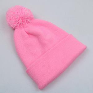 Gorros de lana con pompones al por mayor con logotipo personalizado de un proveedor de gorros para las colecciones de invierno de boutiques estadounidenses - Product Image 5