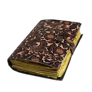 Nuevo Diario de Cuero con Estampado Floral Personalizado, Cuaderno Hecho a Mano con Papel de Borde Rústico de 7x5 Pulgadas, Logotipo Personalizado - Product Image 1