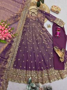 Ensemble Anarkali en soie violette avec dupatta, tenue traditionnelle indienne et pakistanaise pour femme, longueur ras du sol, pour mariage, extensible et coupe ample - Product Image 5