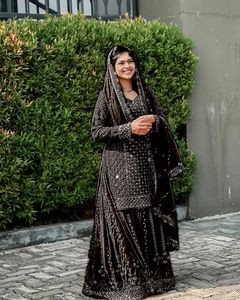 Ensemble Kurti Plazzo pour femmes, tenue traditionnelle élégante, parfaite pour les mariages, les occasions festives, les soirées et un look élégant - Product Image 4