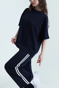 Nouveau style survêtement décontracté pour femme en tissu épais et écologique avec logo personnalisé - Coupe-vent, respirant, antibactérien - Product Image 3