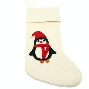 Ornement de Noël en feutre de laine en forme de pingouin, fait main, écologique, mignon, à suspendre - Product Image 1