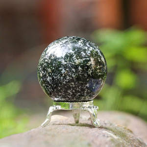 Esfera de cristal de jaspe negro con soporte de Metal, esfera curativa, escultura de bola, figurita para Fengshui, adivinación, decoración del hogar - Product Image 4
