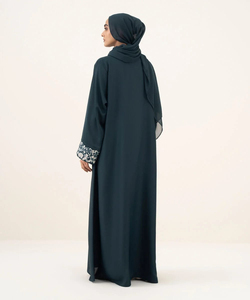 Abaya de style Dubaï pour femmes avec manches larges, matière de qualité supérieure, design fluide et détails sophistiqués pour des tenues élégantes au quotidien - Product Image 3