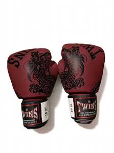 Gants de boxe personnalisés de qualité supérieure, couleur violette, en cuir véritable, avec fermeture auto-agrippante, pour entraînement et sparring, kick-boxing, arts martiaux. - Product Image 4