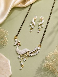 Parure de bijoux de mariée en or plaqué zircon, style paon, pour occasions de mariage, style classique avec boucles d'oreilles et coiffe - Product Image 2