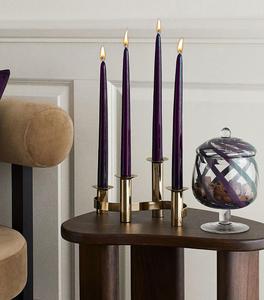 Juego de Portavelas de Latón con Cuatro Velas Cónicas Moradas para Decoración del Hogar - Product Image 4