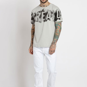 เสื้อยืดแขนสั้นสีเทาสำหรับผู้ชาย พิมพ์ลาย Creator คอกลม สวมใส่สบาย ทรงปกติ ผ้าเจอร์ซีย์คอตตอน - Product Image 4